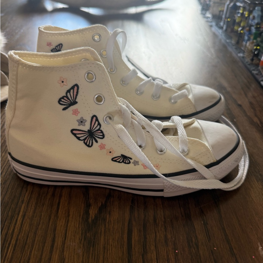 Converse Kids Cream High-Top Sneakers with Butterfly Design - Picture 2 of 5